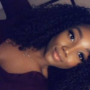 Meet your Posher, Leticia